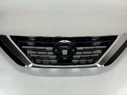 Решітка радіатора Nissan Altima 2016-2018